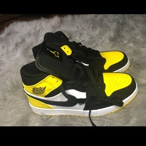 Air Jordan 1 Mid - Yellow Toe